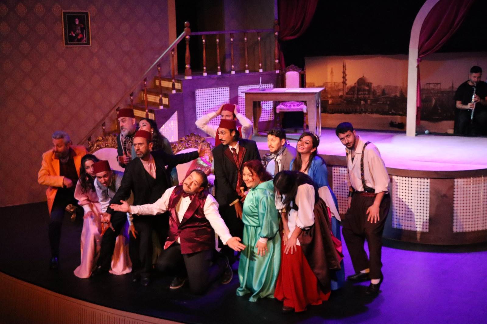 58 YILDIR PERDELERİNİ HİÇ KAPATMADI